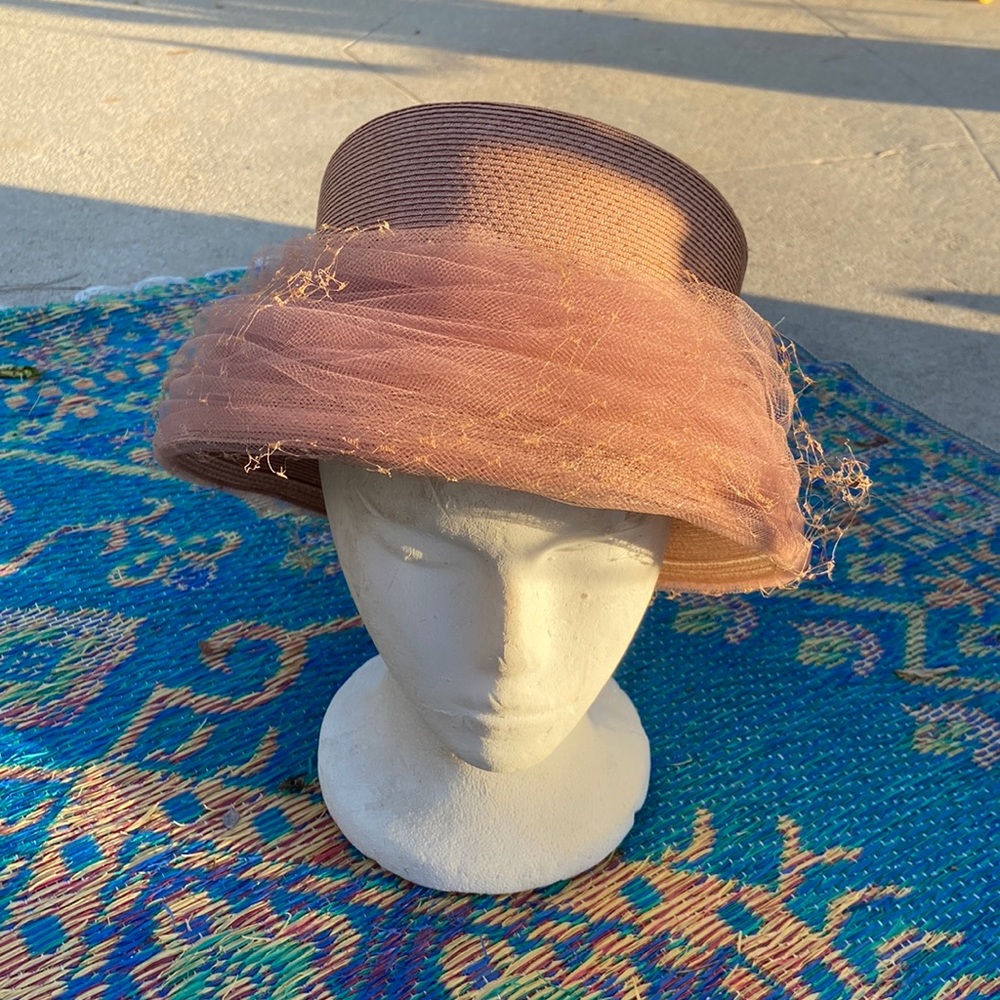 Evelyn Varon peach beige classic 1940’s hat excellent condition size 22